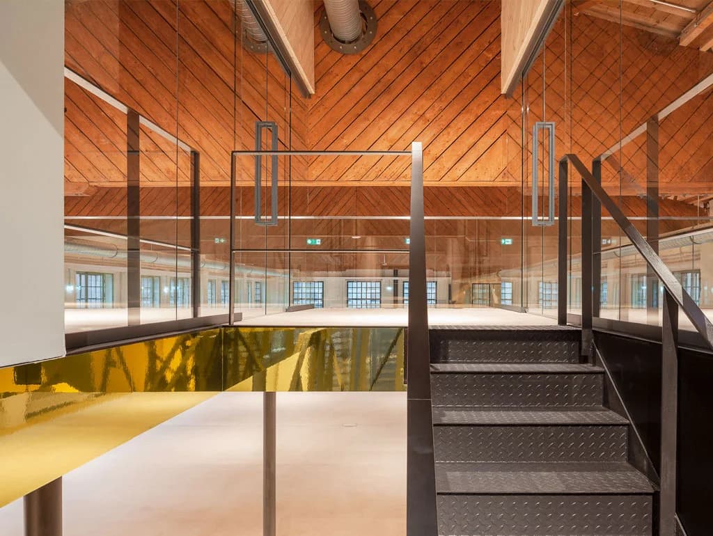 Detail of lighting and roof structure