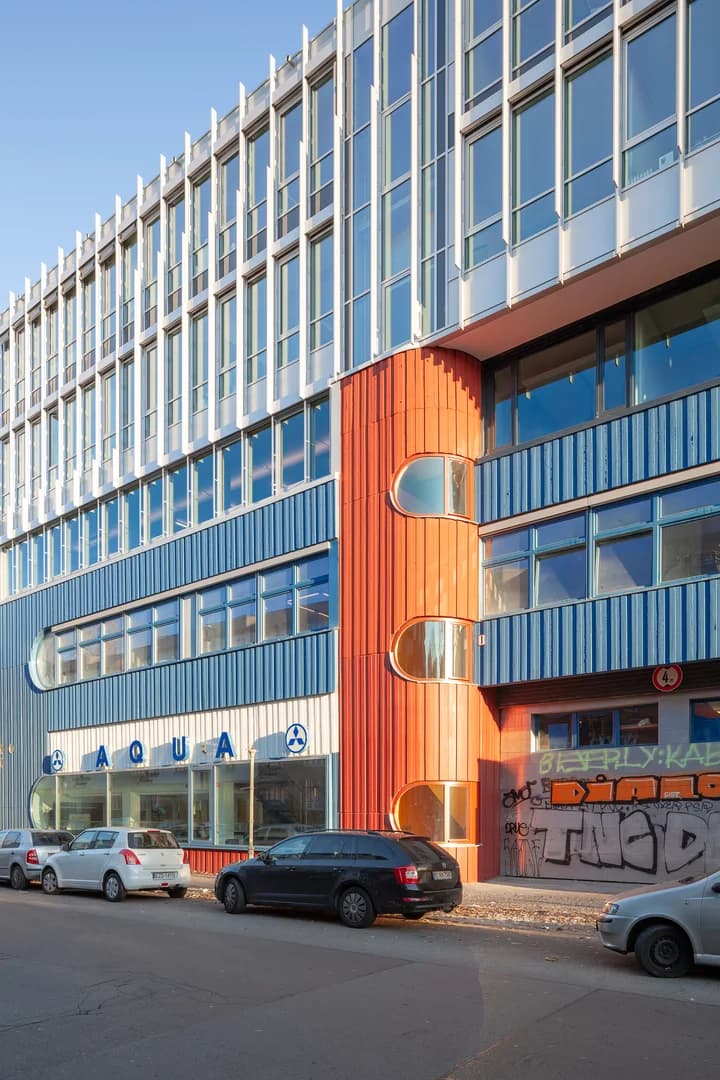 Architectural detail of the top floors
